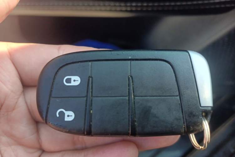 Used Dodge Journey 2013 2.4L Two-Wheel Drive Luxury Version Vehicle Key