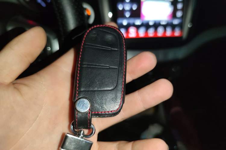Used Dodge Journey 2013 2.4L Two-Wheel Drive Luxury Version Vehicle Key