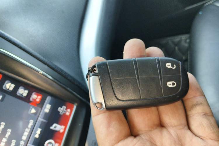 Used Dodge Journey 2013 2.4L Two-Wheel Drive Luxury Version Vehicle Key