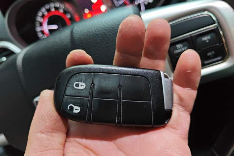 Used Dodge Journey 2013 2.4L Two-Wheel Drive Luxury Version Vehicle Key