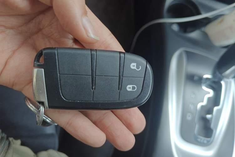 Used Dodge Journey 2013 2.4L Two-Wheel Drive Luxury Version Vehicle Key