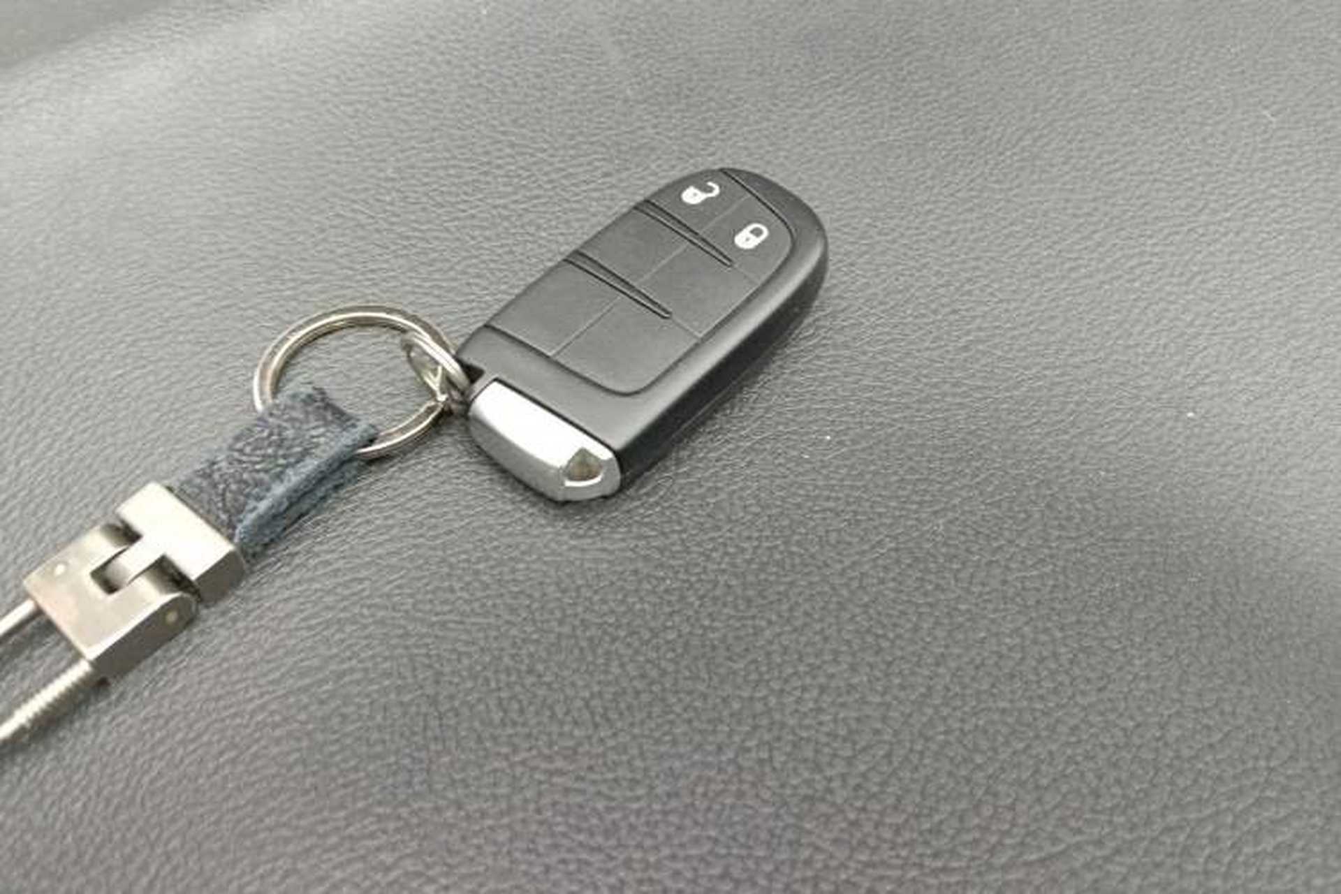 Used Dodge Journey 2013 2.4L Two-Wheel Drive Luxury Version Vehicle Key