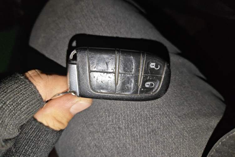 Used Dodge Journey 2013 2.4L Two-Wheel Drive Luxury Version Vehicle Key
