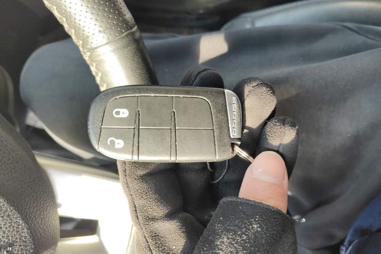 Used Dodge Journey 2013 2.4L Two-Wheel-Drive Smart Edition Vehicle Key