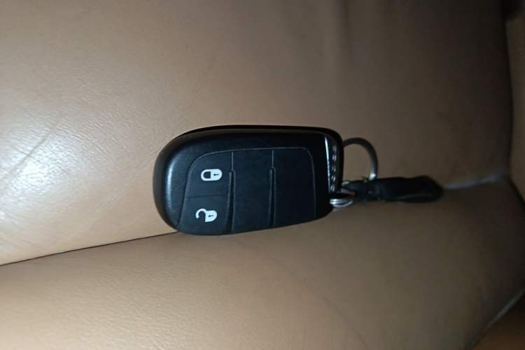 Used Dodge Journey 2013 2.4L Two-Wheel Drive Luxury Version Vehicle Key