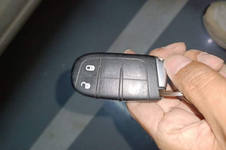 Used Dodge Journey 2013 2.4L Two-Wheel Drive Luxury Version Vehicle Key