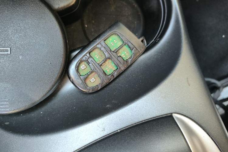 Used Dodge Journey 2013 2.4L Two-Wheel Drive Luxury Version Vehicle Key