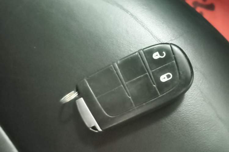 Used Dodge Journey 2013 2.4L Two-Wheel Drive Luxury Version Vehicle Key