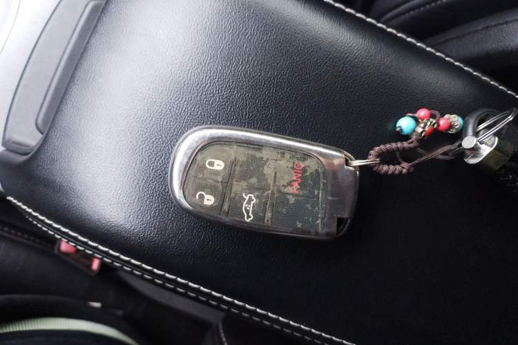 Used Dodge Journey 2013 2.4L Two-Wheel Drive Luxury Version Vehicle Key