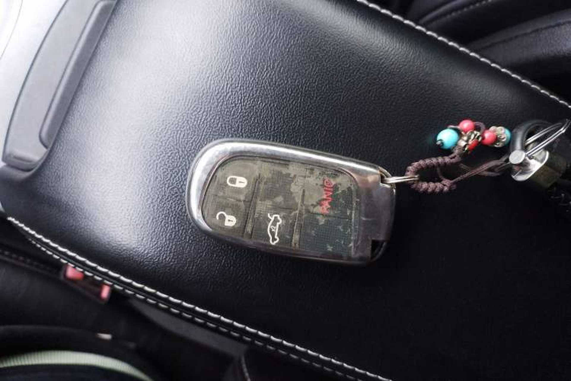 Used Dodge Journey 2013 2.4L Two-Wheel Drive Luxury Version Vehicle Key