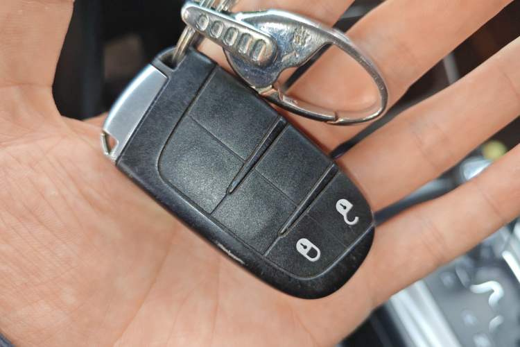 Used Dodge Journey 2013 2.4L Two-Wheel Drive Luxury Version Vehicle Key