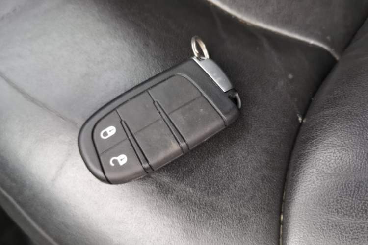 Used Dodge Journey 2013 2.4L Two-Wheel Drive Luxury Version Vehicle Key