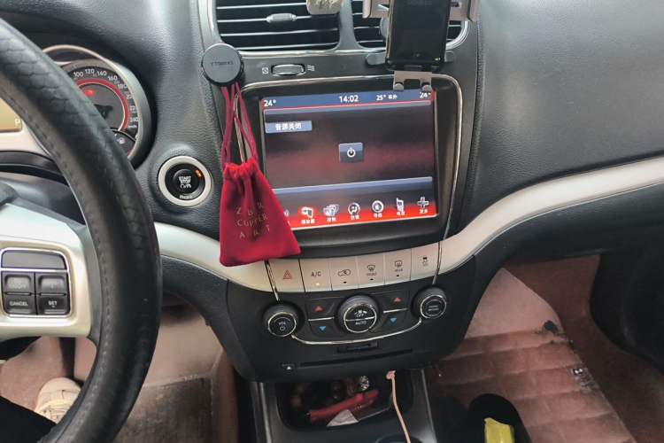 Used Dodge Journey 2013 2.4L Two-Wheel Drive Luxury Version Audio And AC Panel
