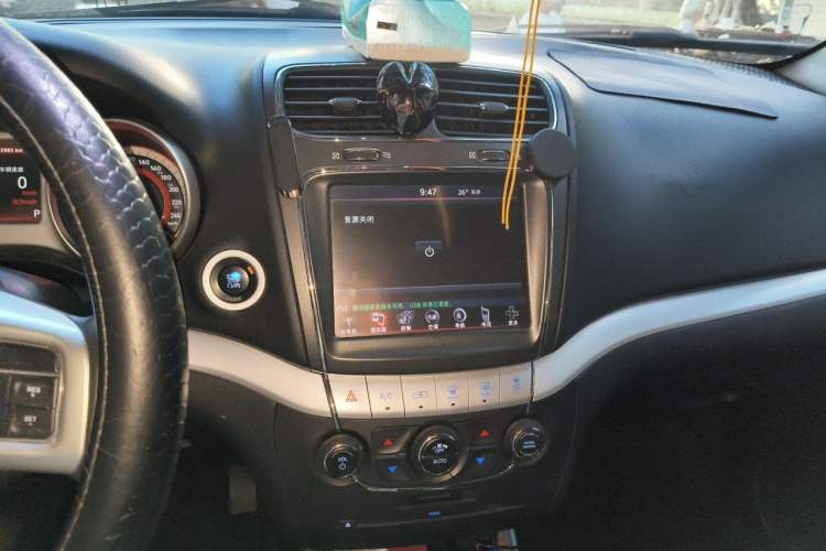 Used Dodge Journey 2013 2.4L Two-Wheel Drive Luxury Version Audio And AC Panel