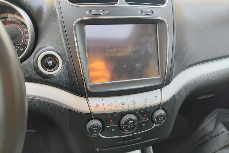 Used Dodge Journey 2013 2.4L Two-Wheel Drive Luxury Version Audio And AC Panel