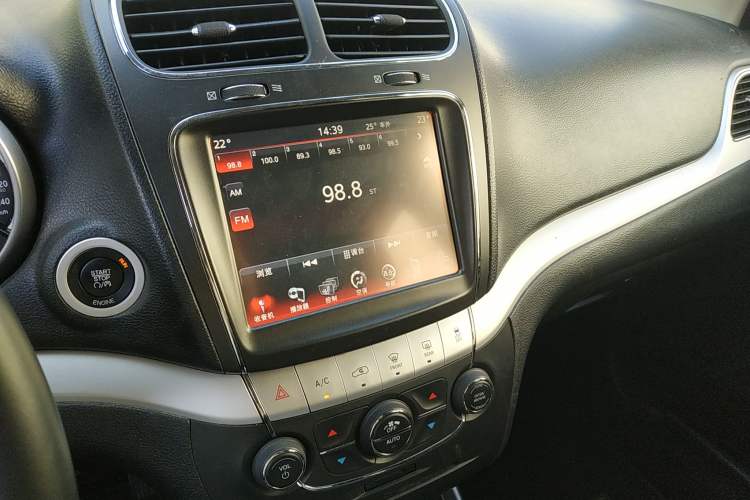 Used Dodge Journey 2013 2.4L Two-Wheel Drive Luxury Version Audio And AC Panel