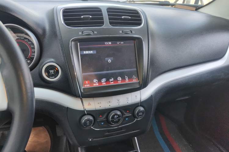 Used Dodge Journey 2013 2.4L Two-Wheel Drive Luxury Version Audio And AC Panel