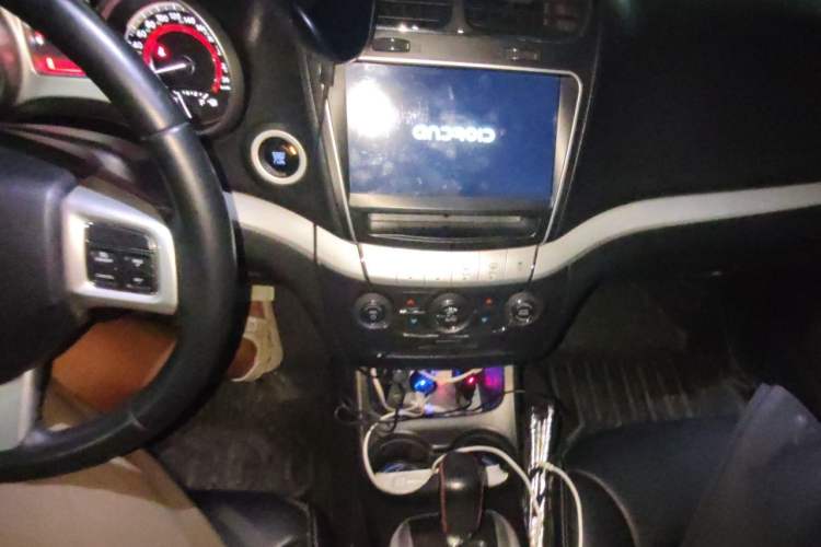 Used Dodge Journey 2013 2.4L Two-Wheel Drive Luxury Version Audio And AC Panel