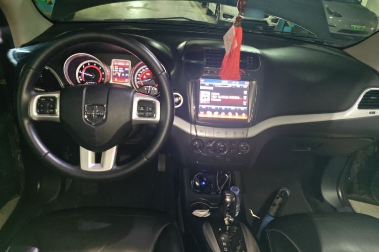 Used Dodge Journey 2013 2.4L Two-Wheel-Drive Smart Edition Center Console