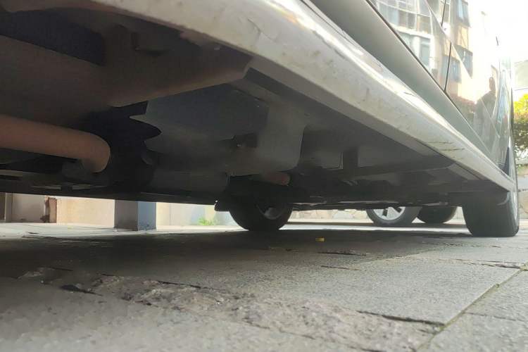 Used Dodge Journey 2013 2.4L Two-Wheel Drive Luxury Version Chassis Rear Right
