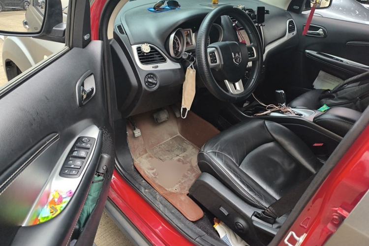 Used Dodge Journey 2013 2.4L Two-Wheel Drive Luxury Version Driver Seat