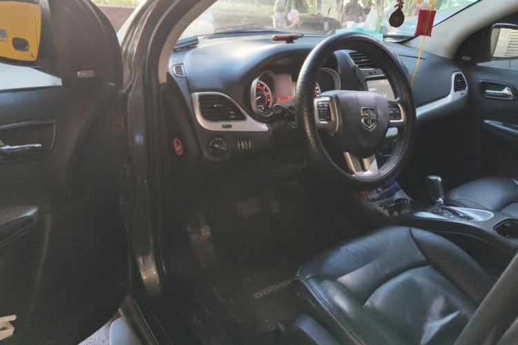 Used Dodge Journey 2013 2.4L Two-Wheel Drive Luxury Version Driver Seat