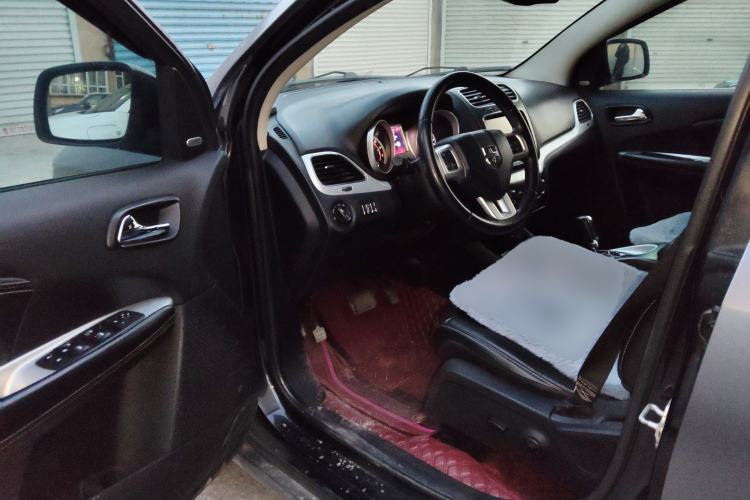 Used Dodge Journey 2013 2.4L Two-Wheel Drive Luxury Version Driver Seat