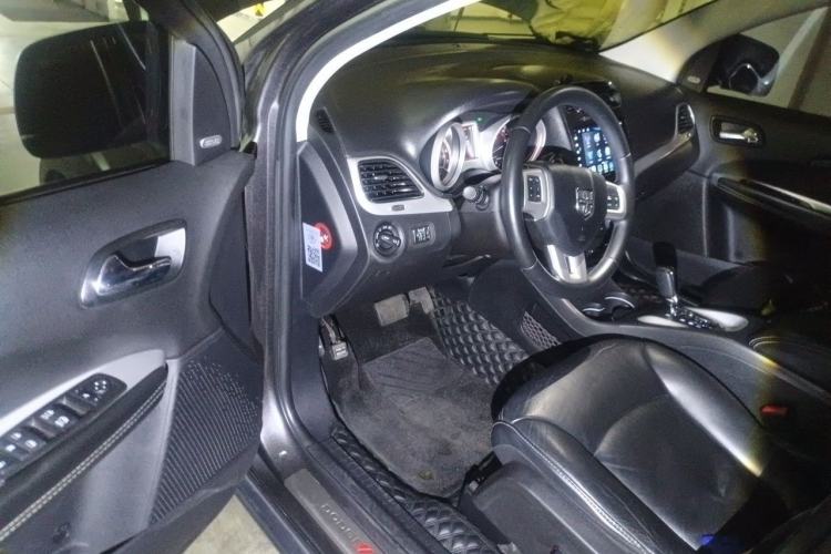 Used Dodge Journey 2013 2.4L Two-Wheel Drive Luxury Version Driver Seat