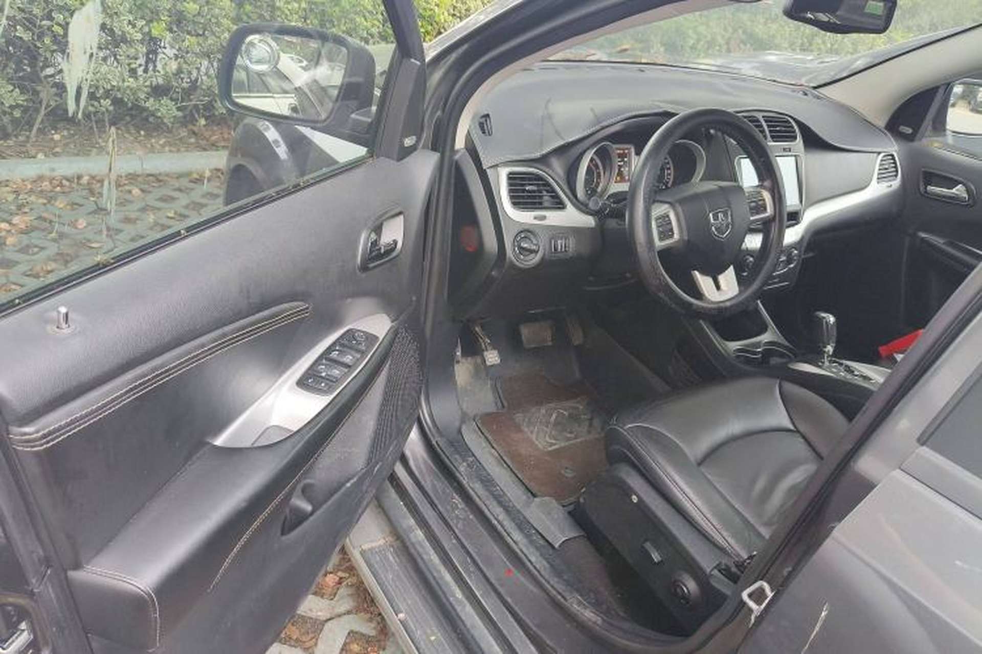 Used Dodge Journey 2013 2.4L Two-Wheel Drive Luxury Version Driver Seat