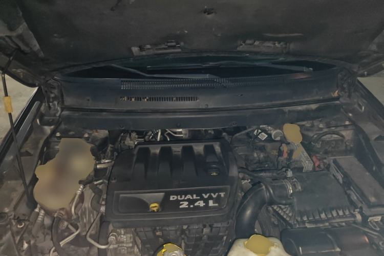 Used Dodge Journey 2013 2.4L Two-Wheel-Drive Smart Edition Engine Bay