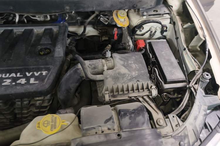 Used Dodge Journey 2013 2.4L Two-Wheel Drive Luxury Version Engine Bay Left