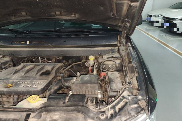 Used Dodge Journey 2013 2.4L Two-Wheel Drive Luxury Version Engine Bay Left