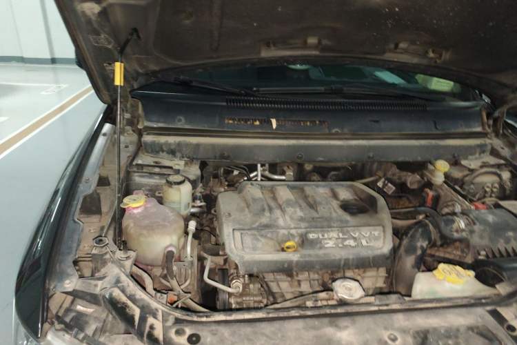 Used Dodge Journey 2013 2.4L Two-Wheel Drive Luxury Version Engine Bay Right