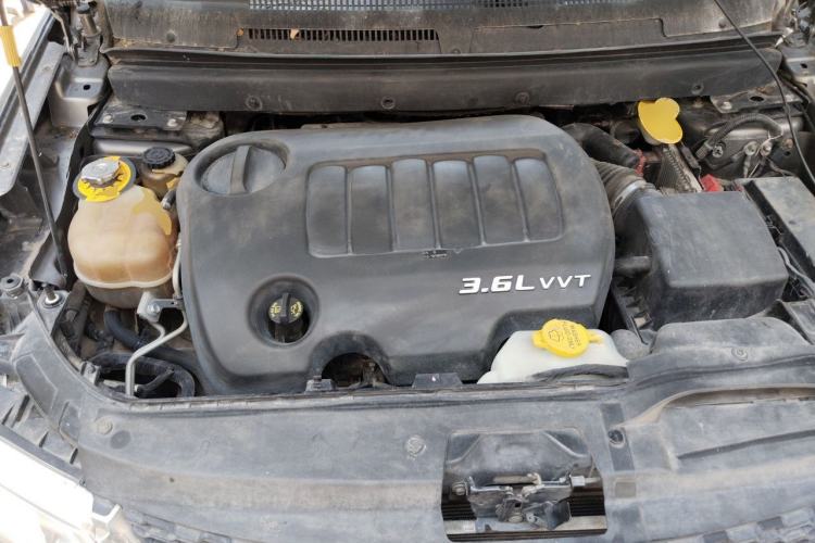 Used Dodge Journey 2013 3.6L Four-Wheel Drive Flagship Edition Engine Bay