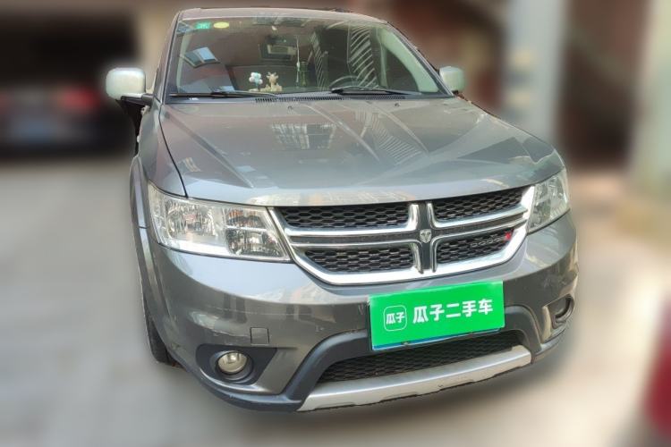 Used Dodge Journey 2013 2.4L Two-Wheel Drive Luxury Version Front