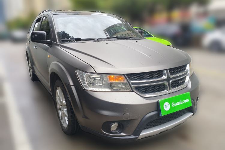 Used Dodge Journey 2013 2.4L Two-Wheel Drive Luxury Version Front Right 45 Deg
