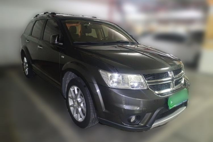Used Dodge Journey 2013 2.4L Two-Wheel Drive Luxury Version Front Right 45 Deg