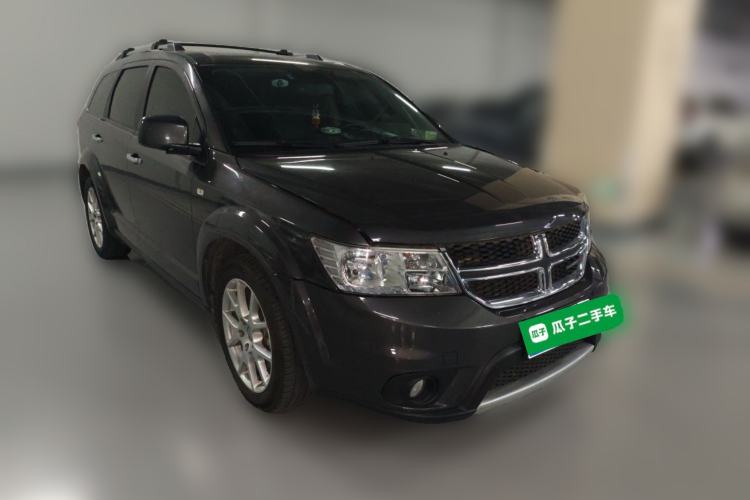 Used Dodge Journey 2013 2.4L Two-Wheel Drive Luxury Version Front Right 45 Deg