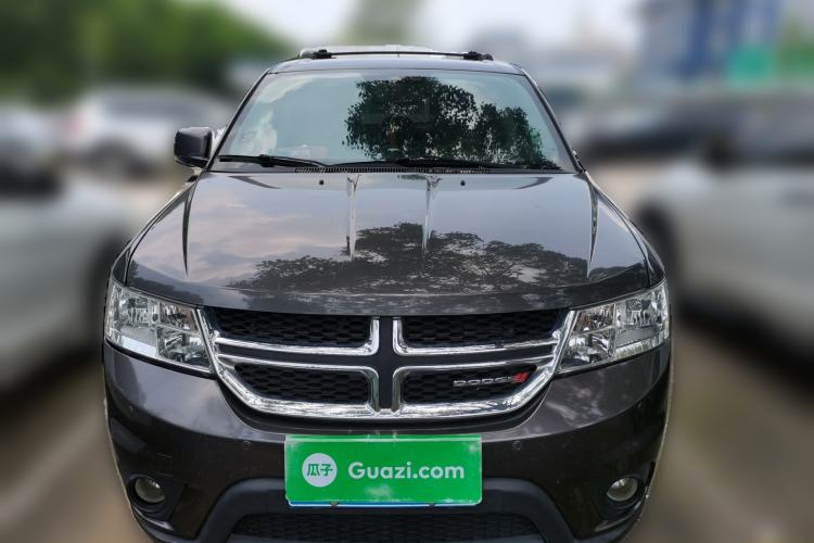 Used Dodge Journey 2013 2.4L Two-Wheel Drive Luxury Version Front