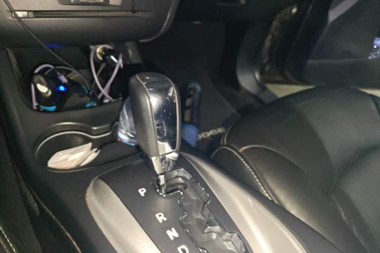 Used Dodge Journey 2013 2.4L Two-Wheel-Drive Smart Edition Gear Lever