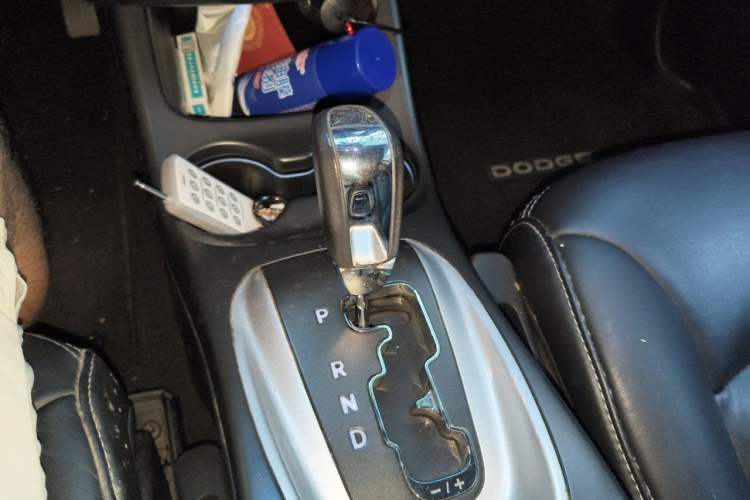 Used Dodge Journey 2013 2.4L Two-Wheel Drive Luxury Version Gear Lever