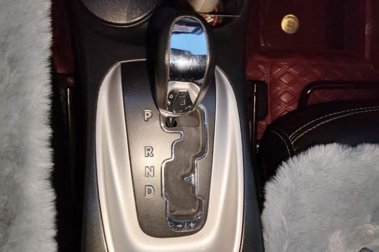 Used Dodge Journey 2013 2.4L Two-Wheel Drive Luxury Version Gear Lever