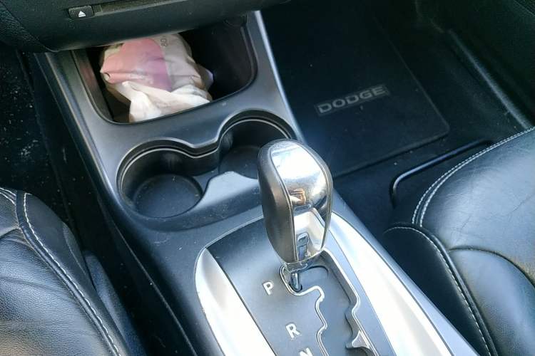Used Dodge Journey 2013 2.4L Two-Wheel Drive Luxury Version Gear Lever
