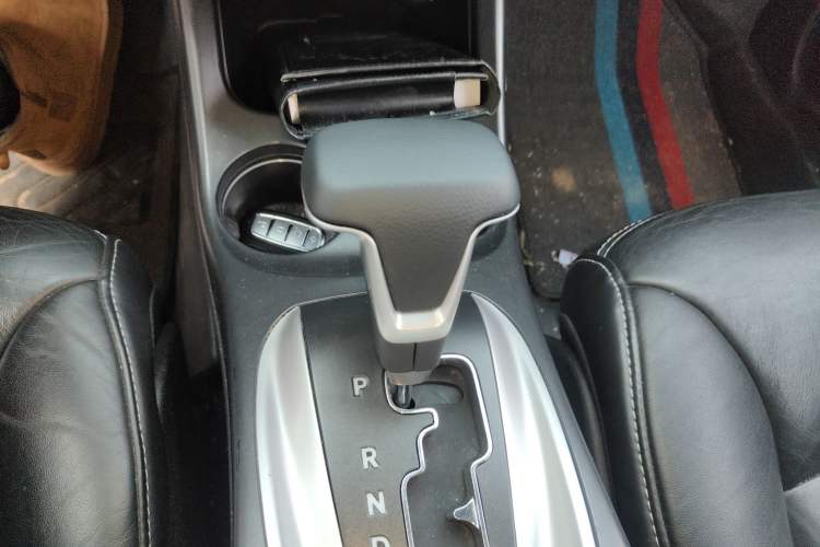 Used Dodge Journey 2013 2.4L Two-Wheel Drive Luxury Version Gear Lever