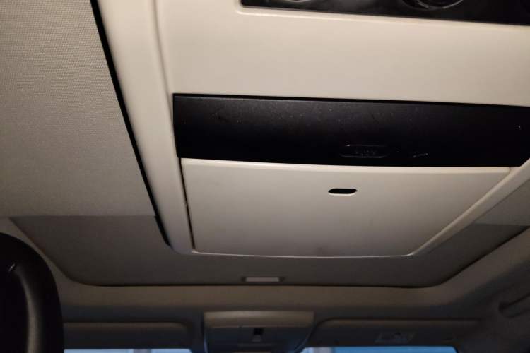 Used Dodge Journey 2013 2.4L Two-Wheel Drive Luxury Version Headliner