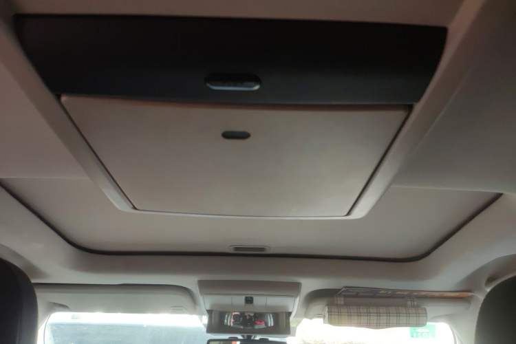 Used Dodge Journey 2013 2.4L Two-Wheel Drive Luxury Version Headliner