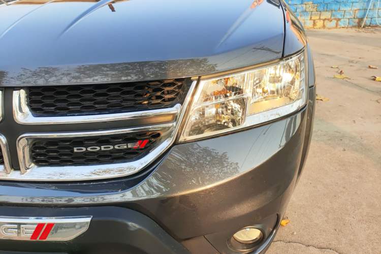 Used Dodge Journey 2013 2.4L Two-Wheel Drive Luxury Version Left Front Headlight
