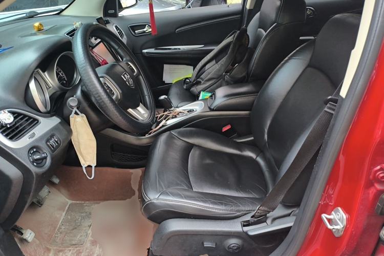 Used Dodge Journey 2013 2.4L Two-Wheel Drive Luxury Version Left Front Seat