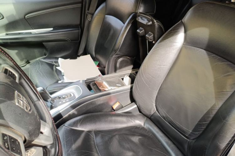 Used Dodge Journey 2013 2.4L Two-Wheel Drive Luxury Version Left Front Seat