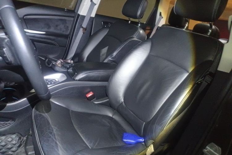 Used Dodge Journey 2013 2.4L Two-Wheel Drive Luxury Version Left Front Seat